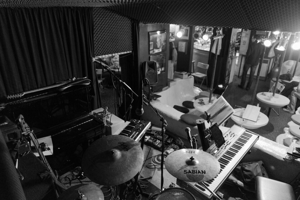 stage, live, occurs